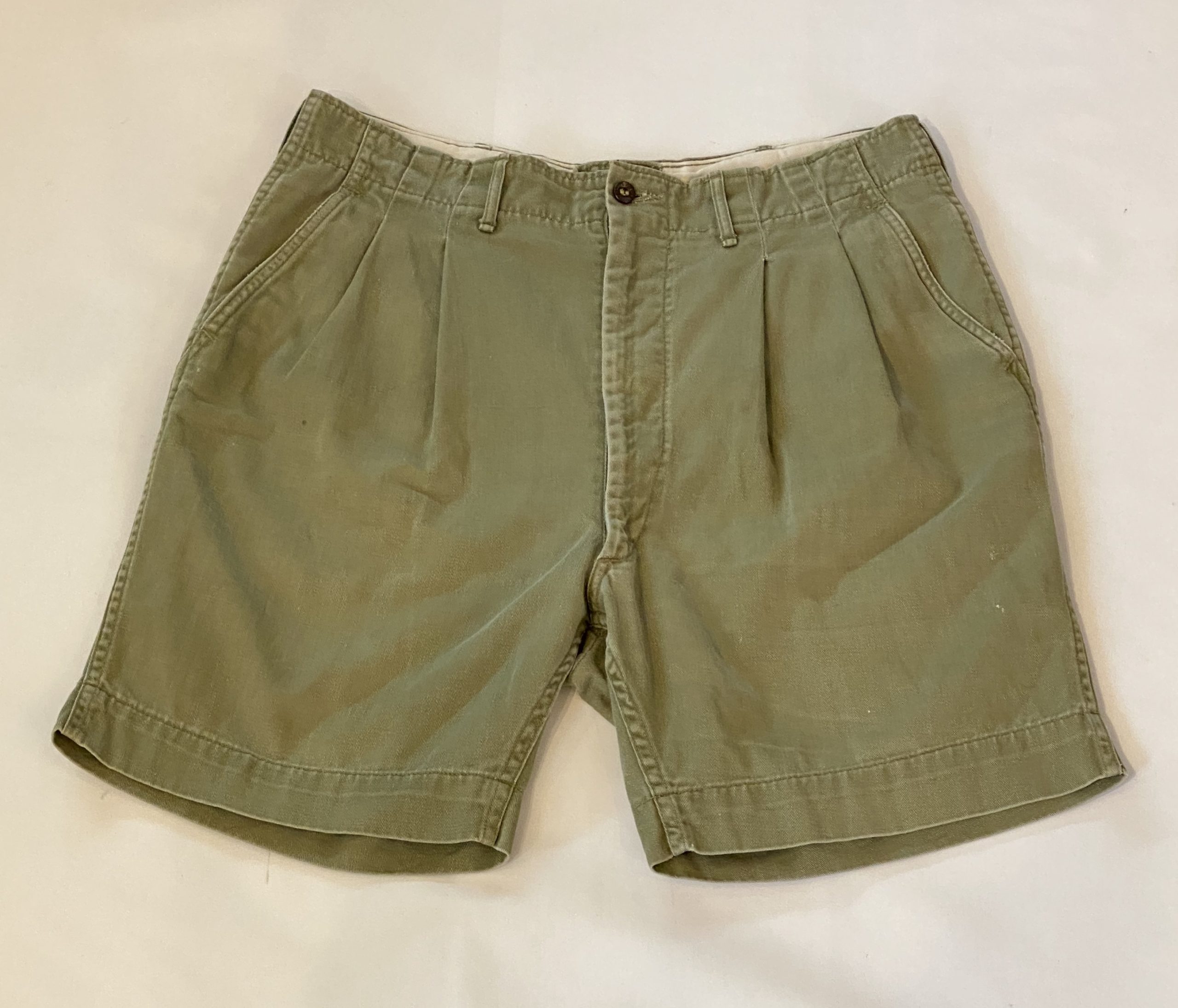 逆の出品物【PRADA】vintage short pants