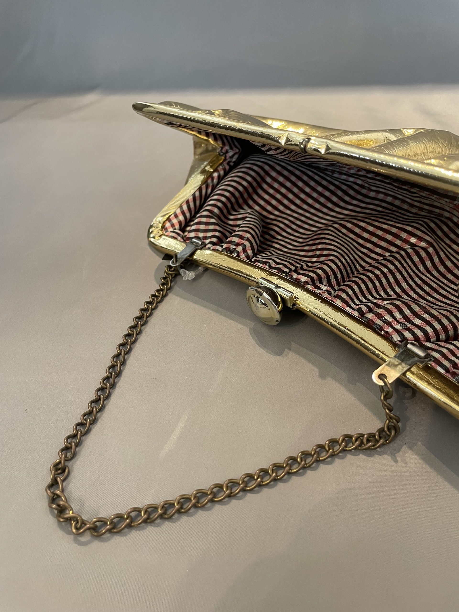 60’s 1960年代 ゴールド メタリック クラッチバッグ がま口 チェーン付き ビニール Gold Clutch Bag